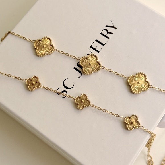 Petite Gold Clover Bracelet Double Sided - Picture 6 of 10